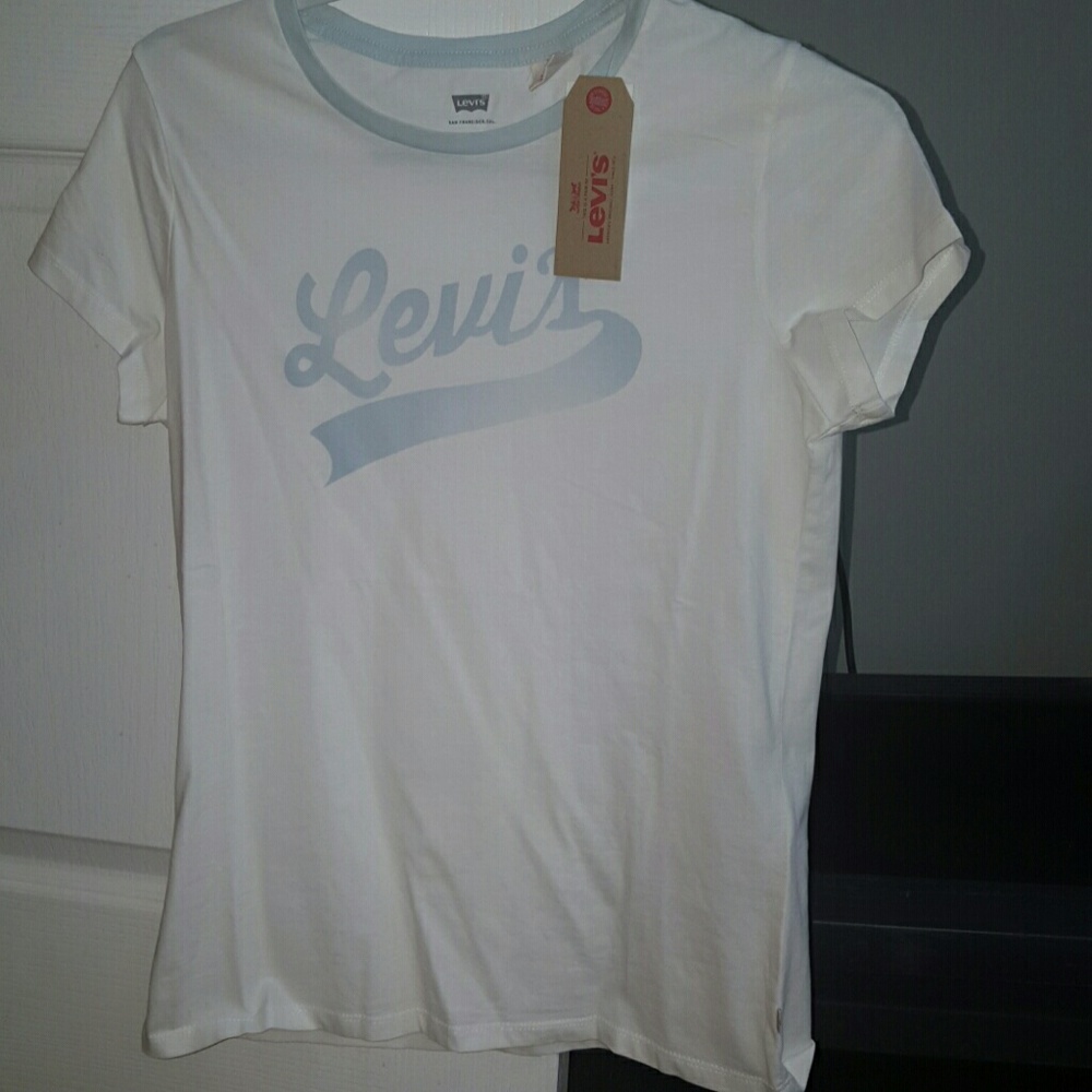Levis tee nwt